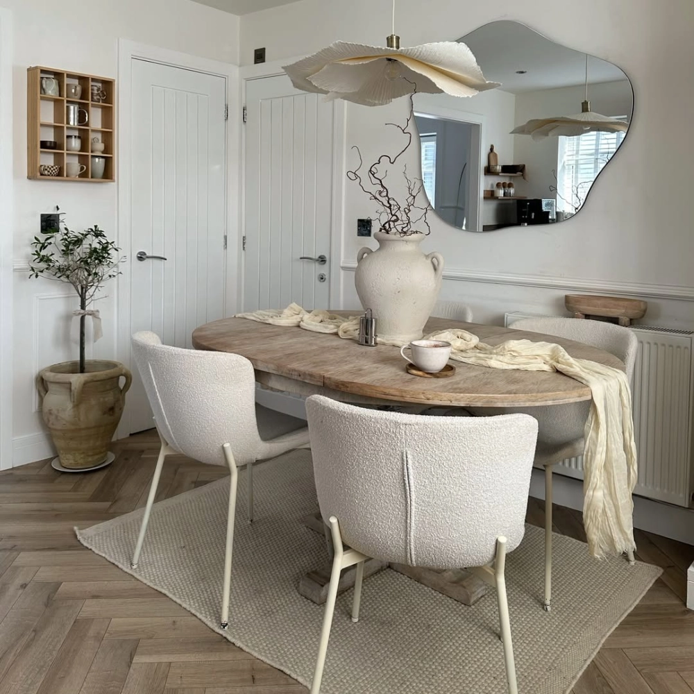 Bộ bàn ăn nhập khẩu cao cấp từ ý với đường nét điêu khắc tinh xảo