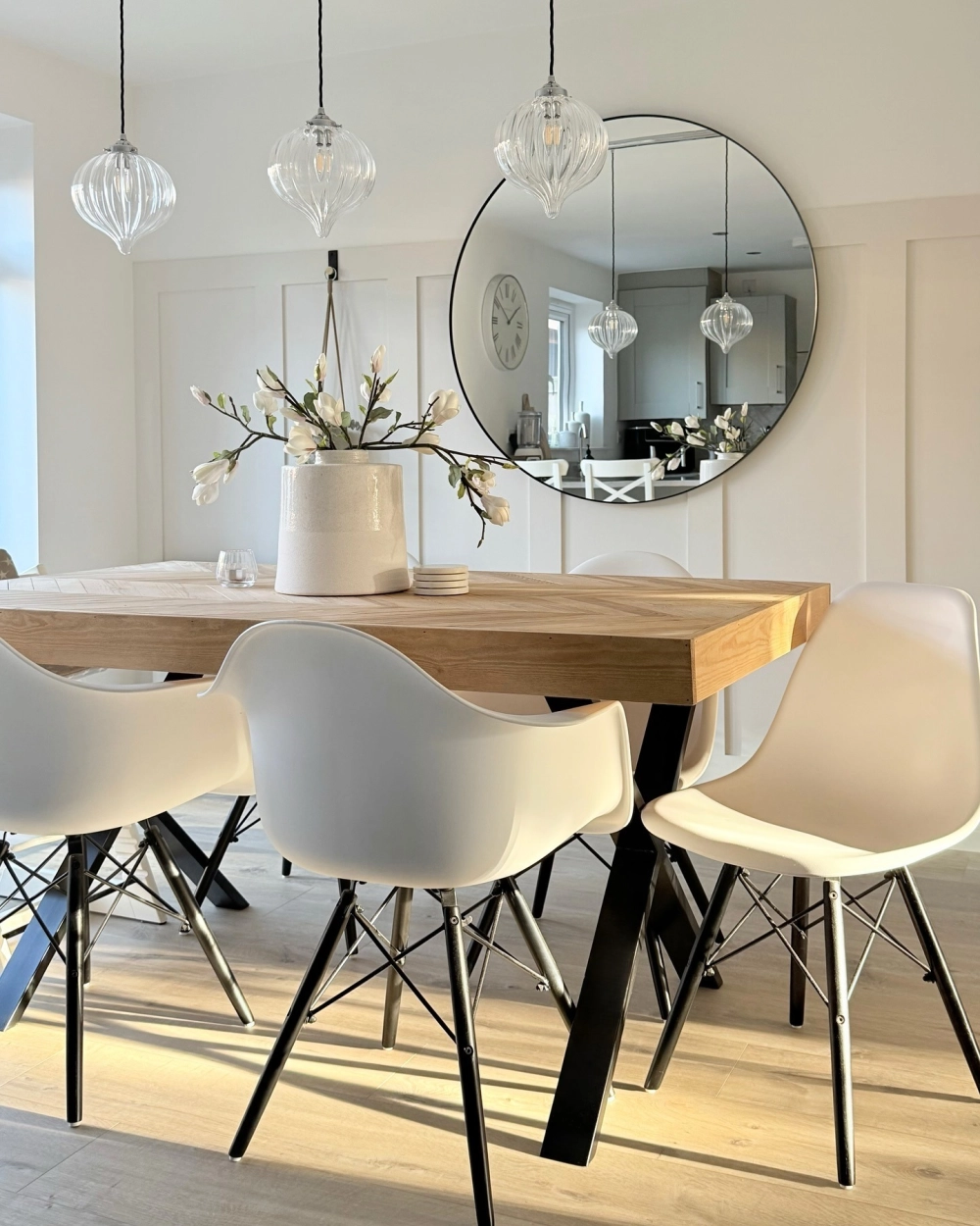 Thiết kế bàn ăn gỗ hương đá bền đẹp cho đại gia đình