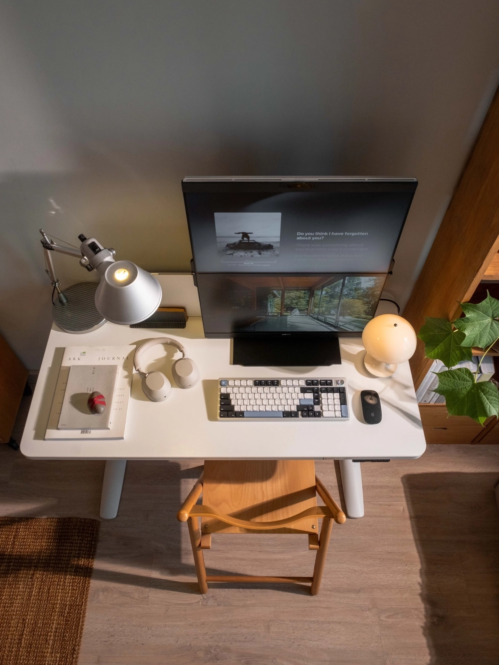 Kiểu bàn làm việc kết hợp bàn trang điểm đa năng và tiện lợi