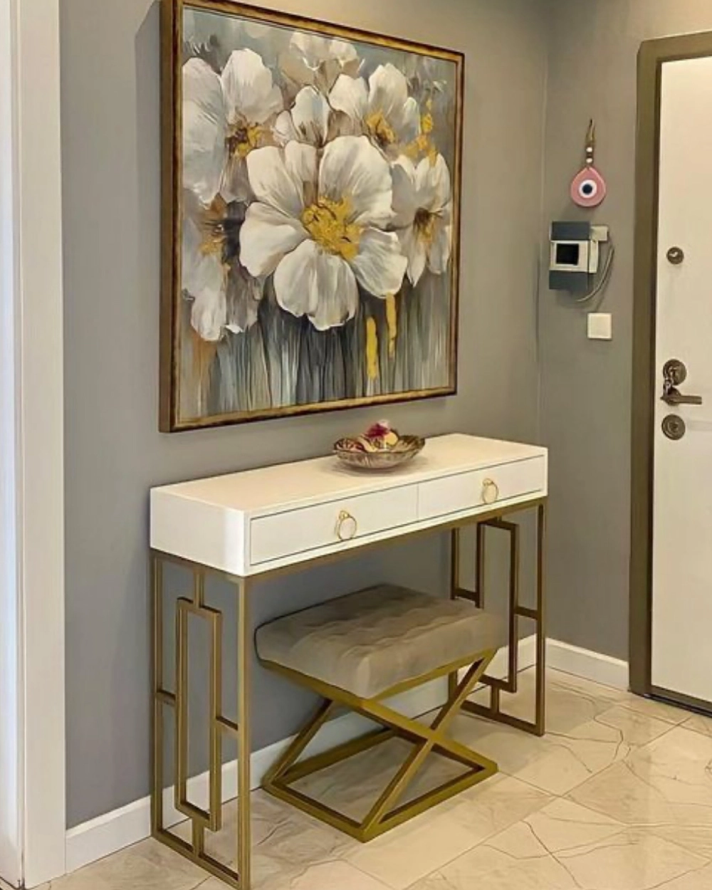 Góc làm đẹp hiện đại với bàn phấn trang điểm gỗ công nghiệp