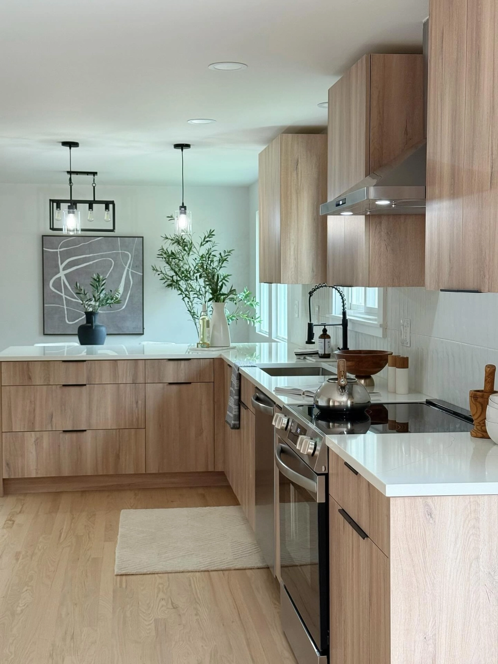 Mẫu bếp chữ l kết hợp quầy bar mini hiện đại