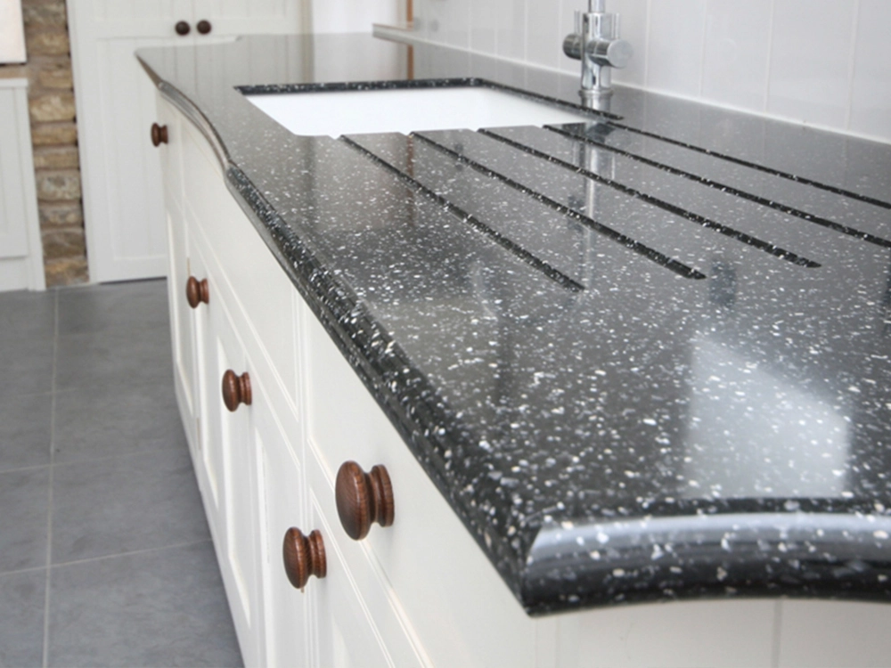 Đá marble ốp bếp vân mây lớn tạo điểm nhấn nghệ thuật