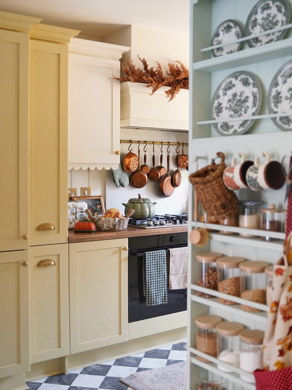 Không gian decor phòng bếp nhỏ tiện nghi cho căn hộ chung cư