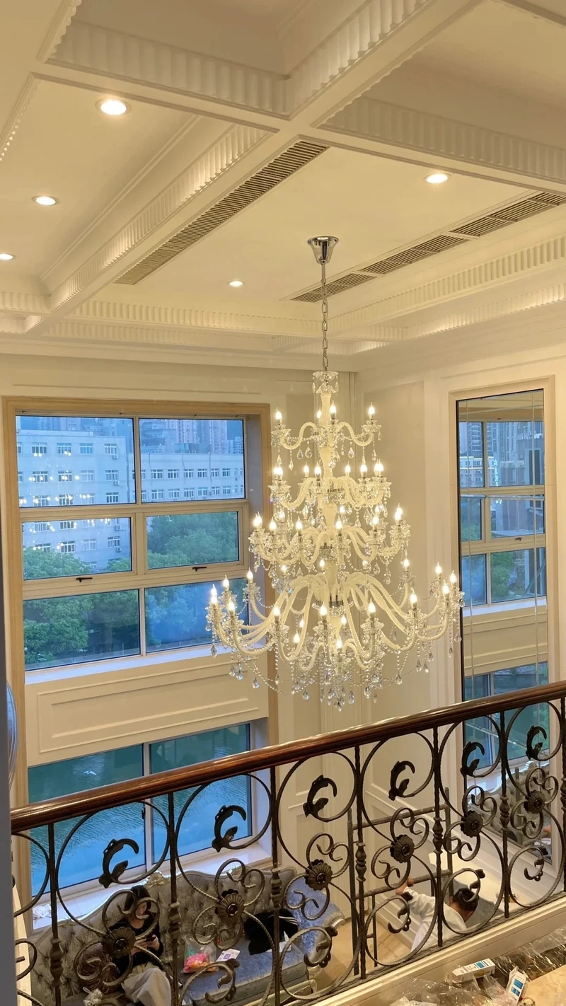 Tinh tế và quý phái với đèn chùm phòng khách decor sang trọng