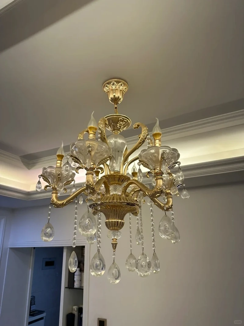 Gây ấn tượng ngay với đèn chùm phòng khách nổi bật không gian