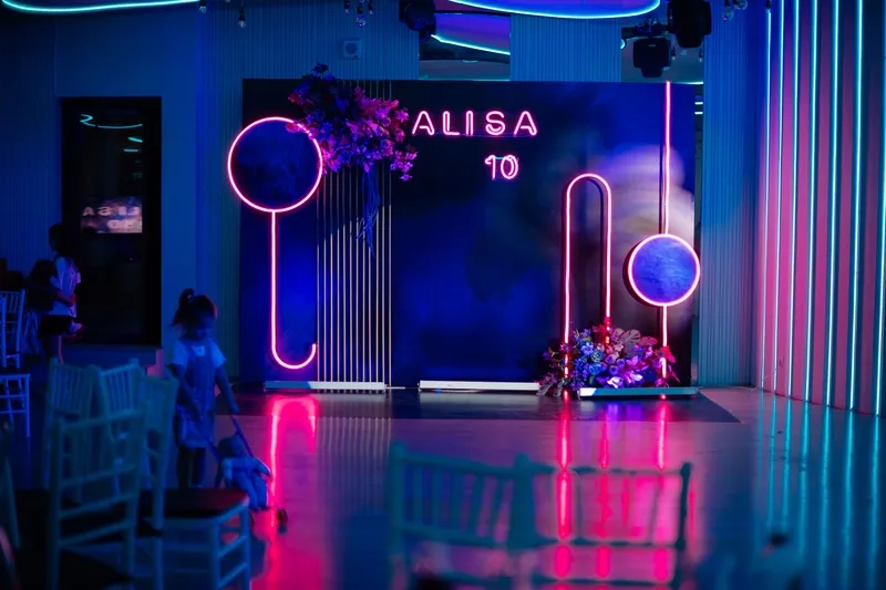 Trang trí ban công với ảnh đèn led dây đầy sáng tạo