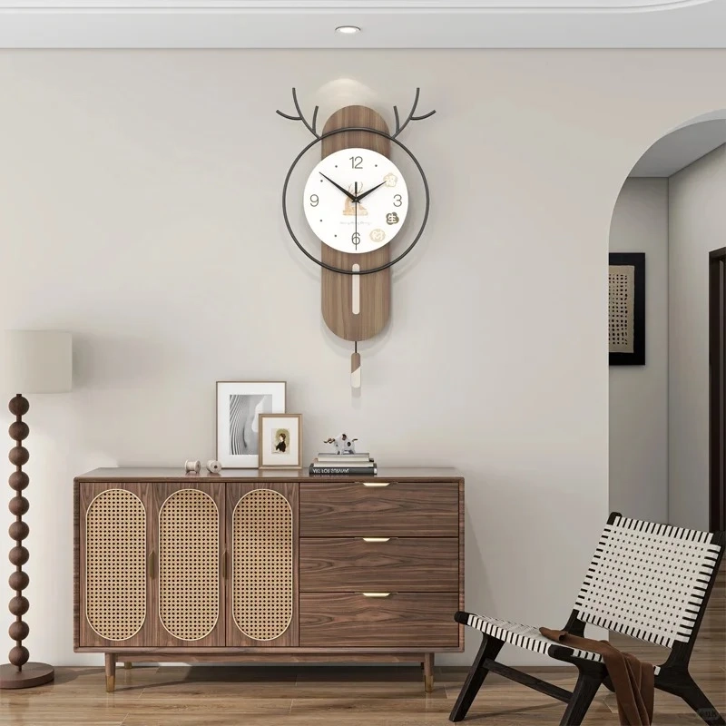 Tinh tế và quý phái nhờ đồng hồ treo tường cao cấp