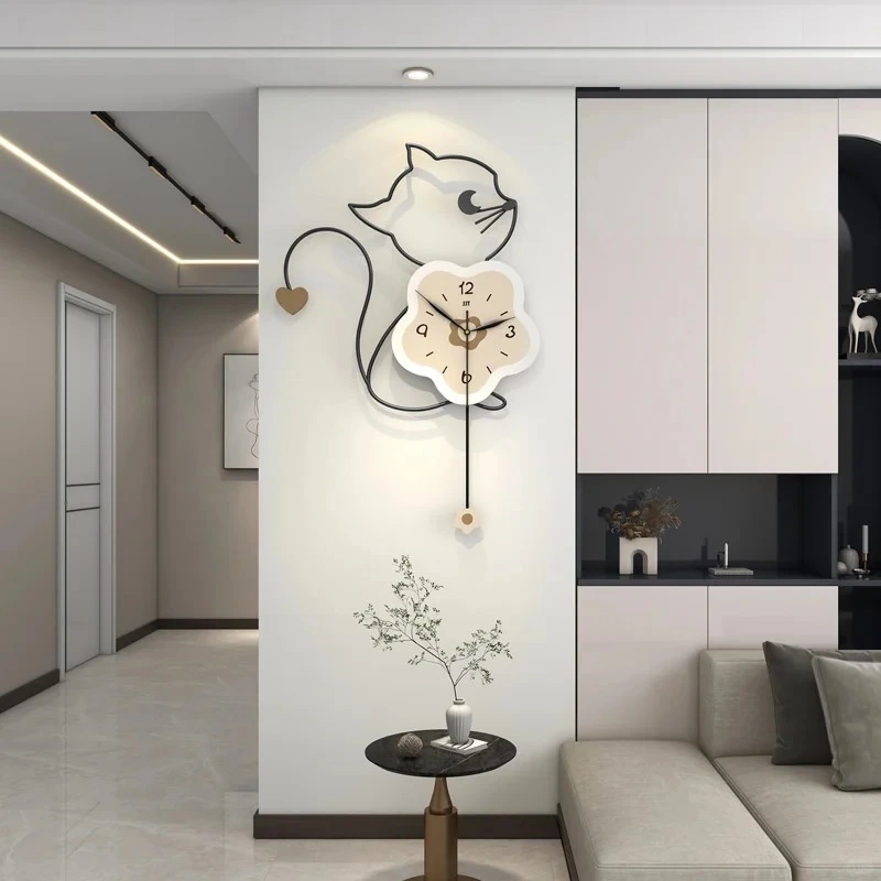 Gọn gàng và thanh lịch với đồng hồ treo tường tối giản