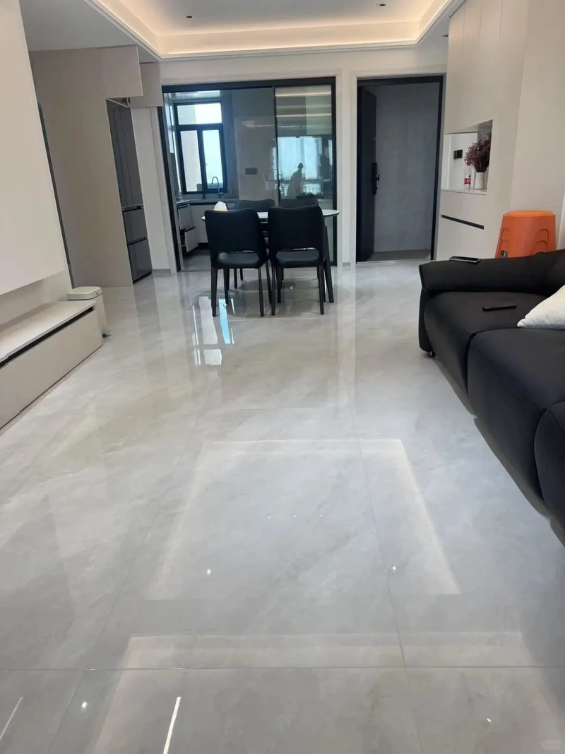 Tạo điểm nhấn sang trọng cùng gạch lát nền phòng khách tinh tế