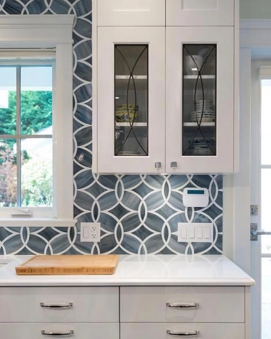 Gạch ốp bếp vân đá granite bền bỉ và chịu nhiệt tốt