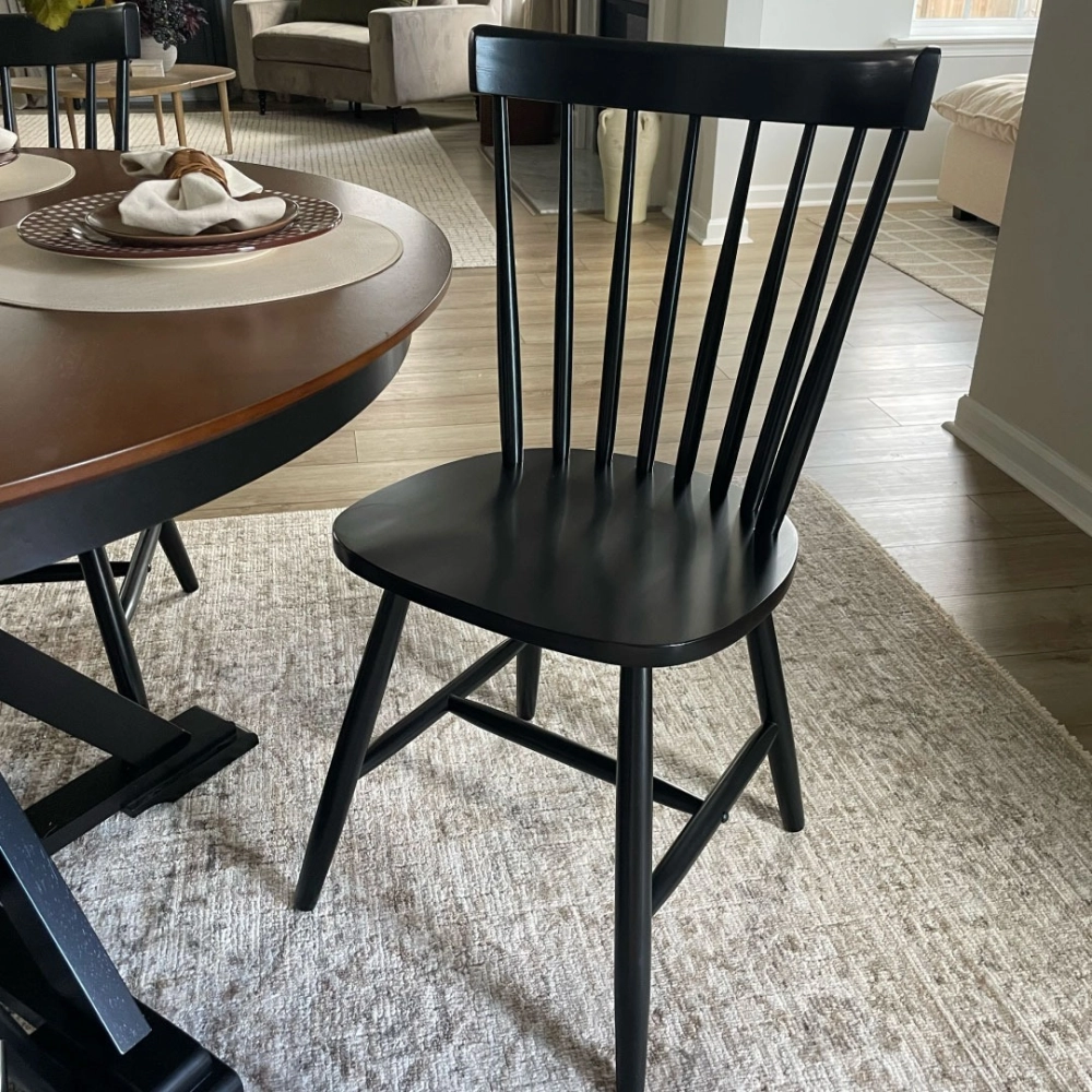 Mẫu ghế ăn bọc da màu nâu bò sang trọng kết hợp bàn đá