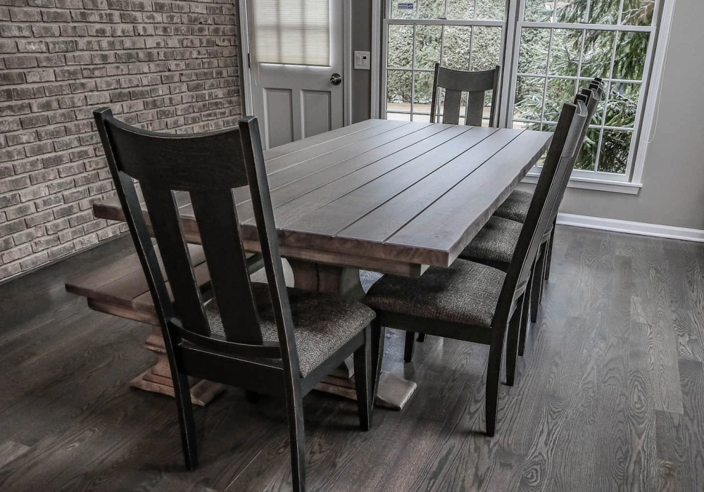 Không gian bếp nổi bật với ghế ăn hiện đại kiểu dáng độc đáo