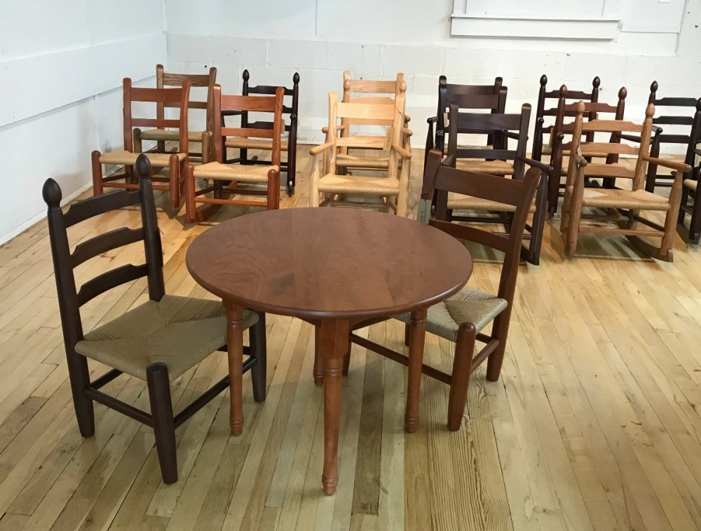 Mẫu ghế ăn nhựa cao cấp nhiều màu sắc cho căn hộ trẻMẫu ghế ăn nhựa cao cấp nhiều màu sắc cho căn hộ trẻ