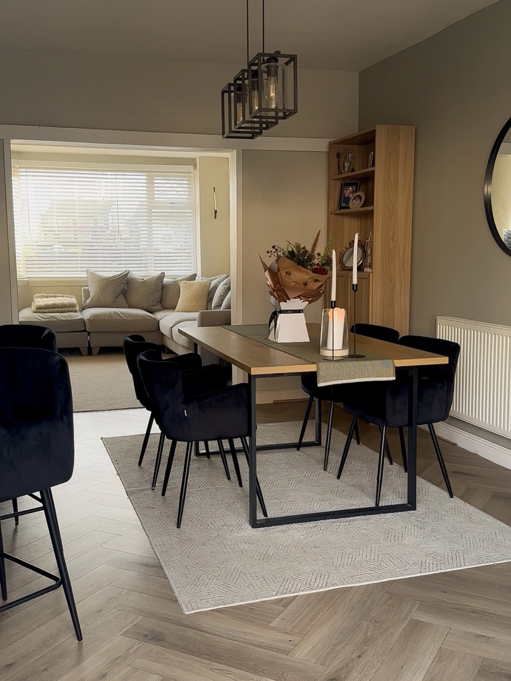 Mẫu ghế ăn lưng cao đính khuy cổ điển sang trọng