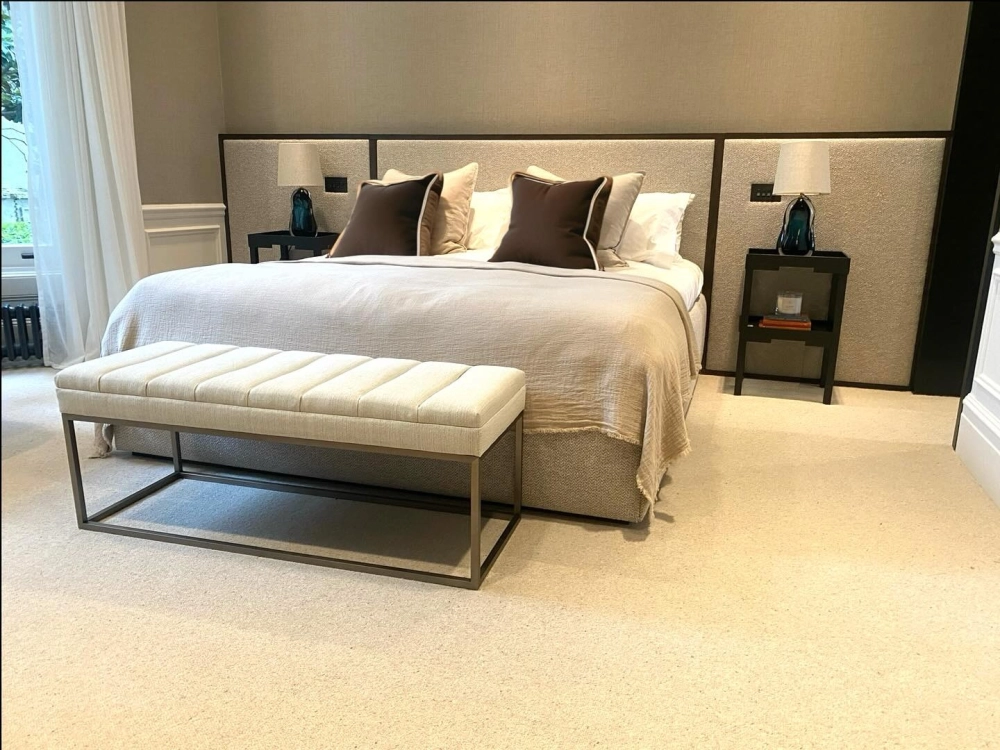 Giường bọc nỉ nhung màu xanh ngọc bích phong cách tân cổ điển