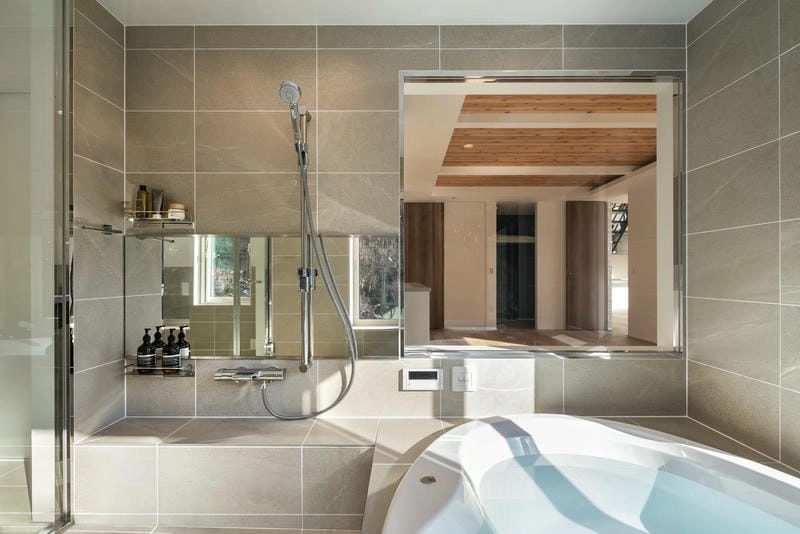 Gương nhà tắm sáng không gian tinh tế