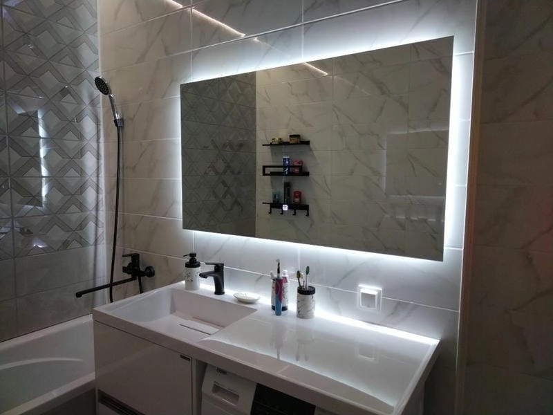 Gương soi phòng tắm rõ nét chống mờ