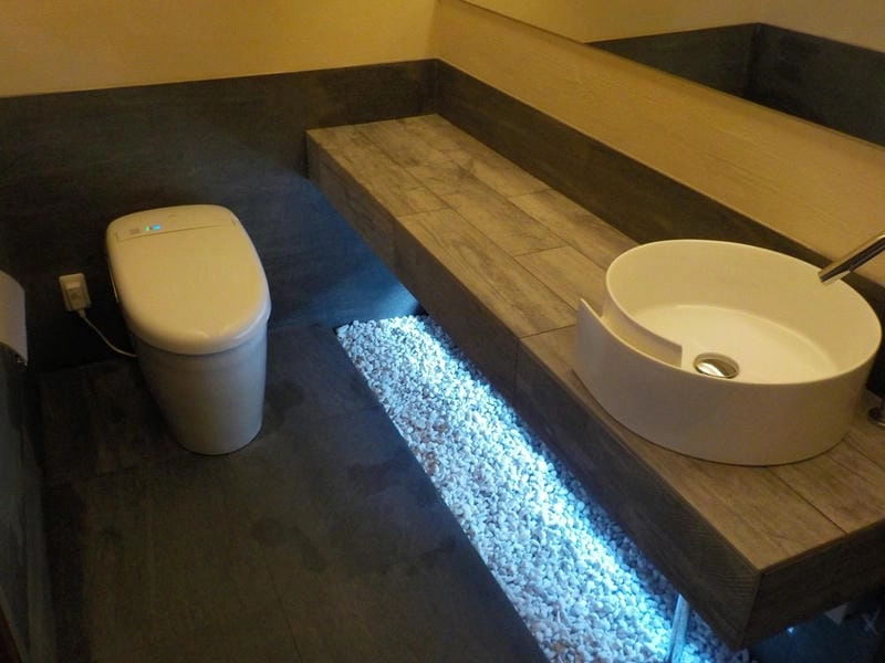 Nội thất nhà vệ sinh tinh tế và đồng bộ