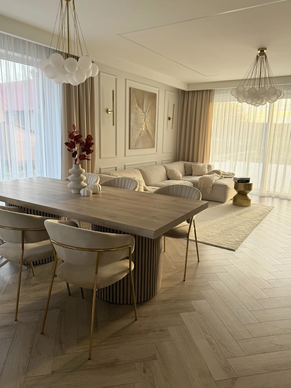 Sử dụng rèm cửa phòng ăn để điều chỉnh ánh sáng tự nhiên