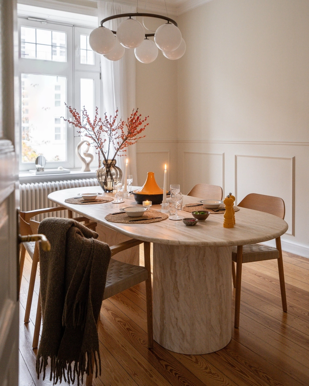 Không gian phòng ăn liền bếp đẹp tiện nghi cho căn hộ chung cư