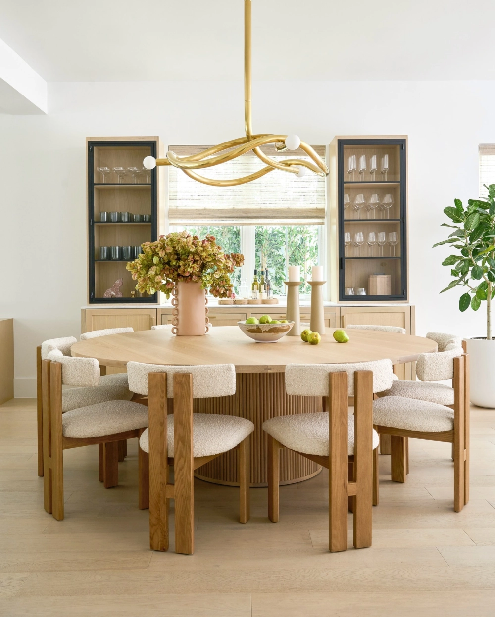 Bố trí phòng ăn liền phòng khách tạo cảm giác rộng rãi thoáng đãng