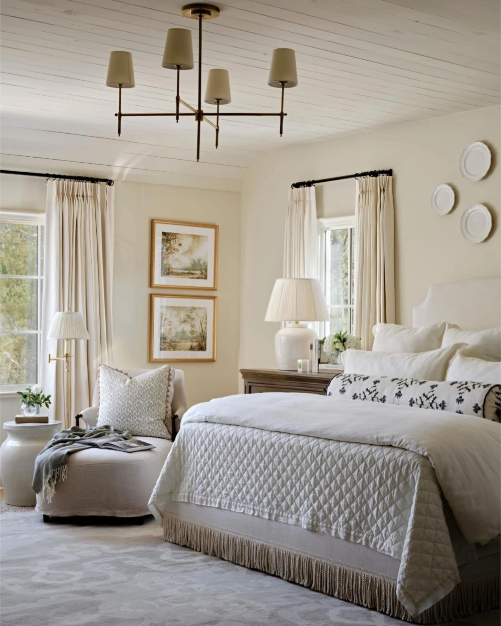 Thiết kế phòng ngủ master tông màu xám ghi lịch lãm