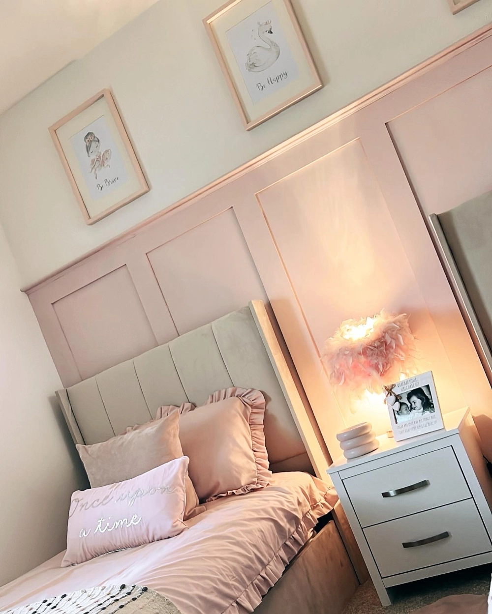 Mẫu phòng ngủ màu hồng pastel nhẹ nhàng cho cô nàng nữ tính