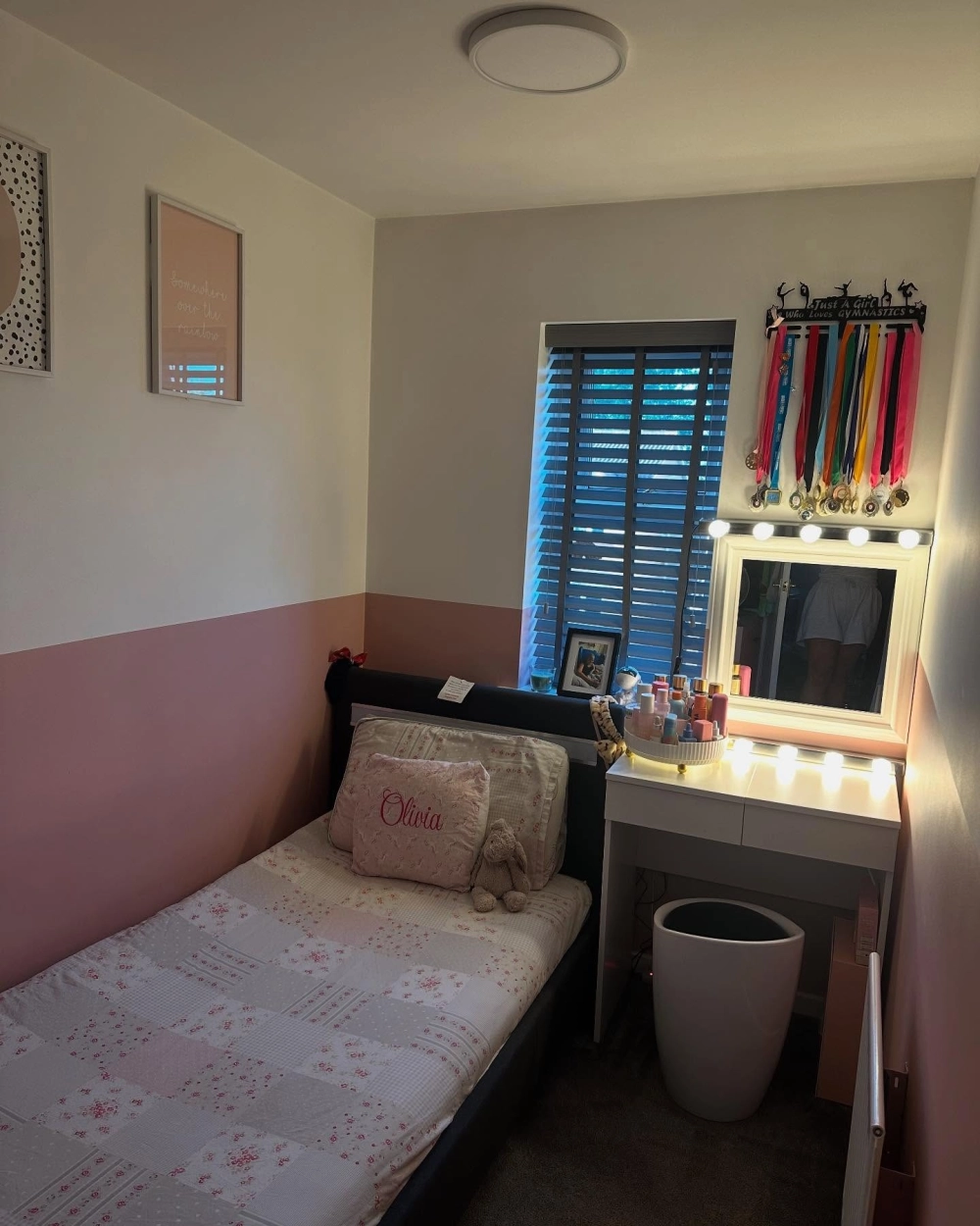 Thiết kế tủ quần áo cho phòng ngủ nhỏ kịch trần cửa lùa