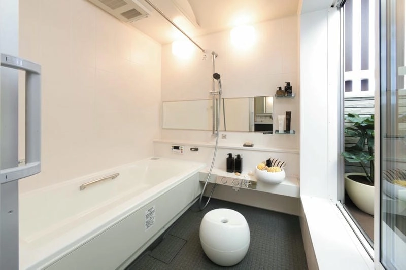 Phòng tắm nhỏ đẹp đơn giản dễ ứng dụng thực tế