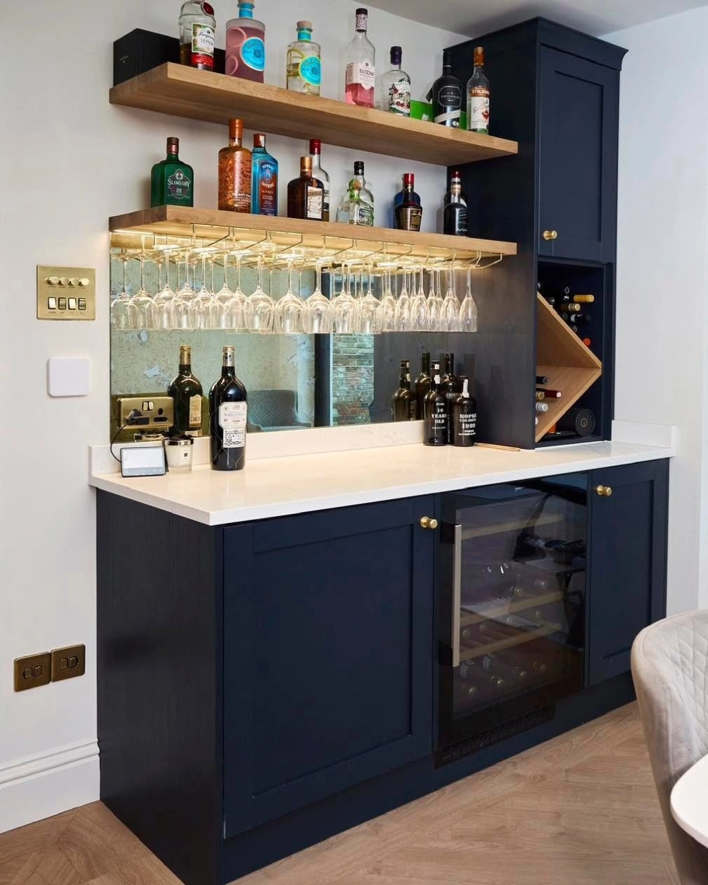 Kiểu quầy bar bếp đơn giản cho nhà phố diện tích nhỏ