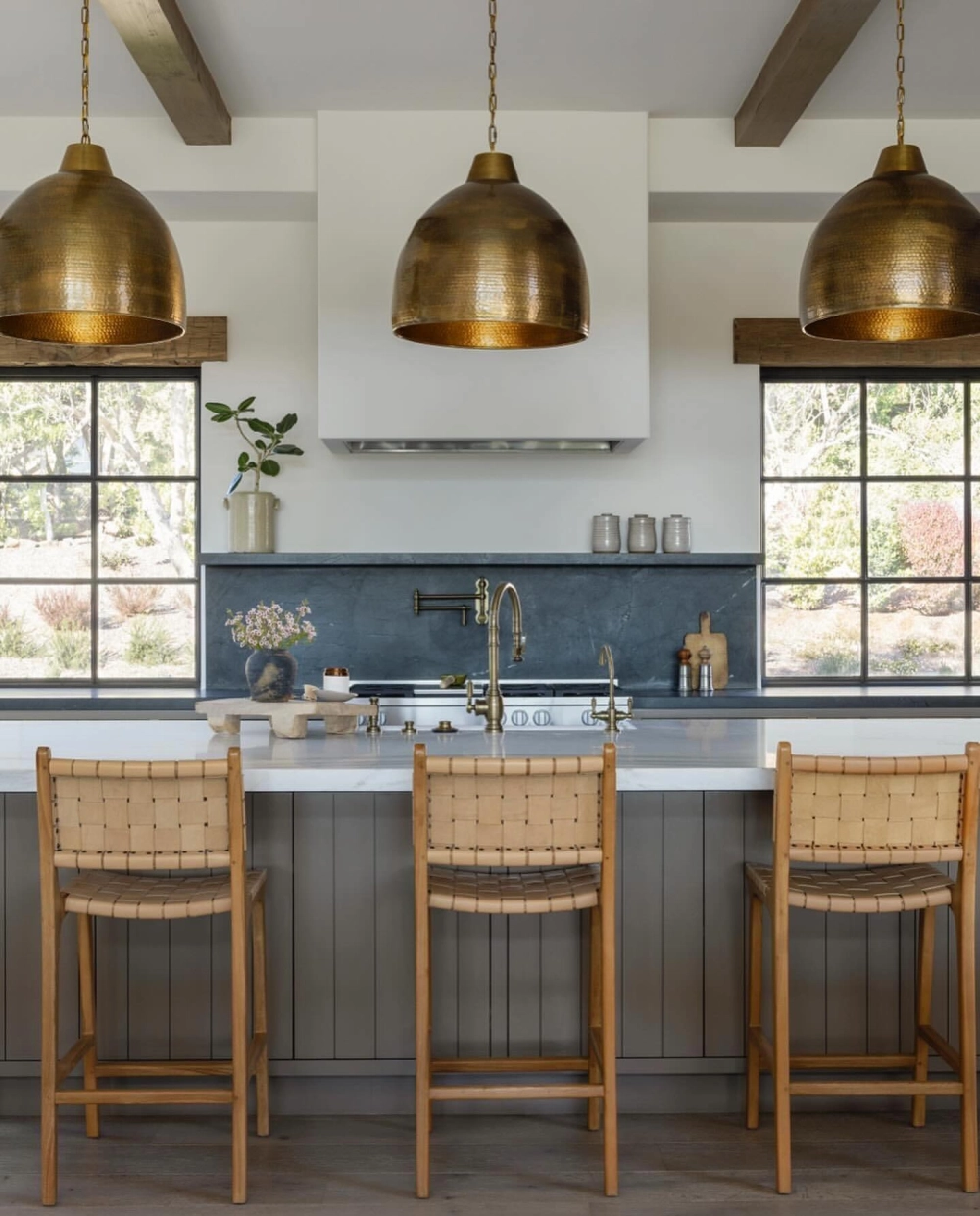 Hệ tủ rượu kết hợp quầy bar bếp đẳng cấp thượng lưu