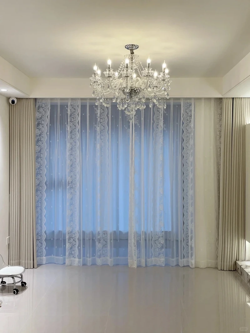 Phong cách năng động nhờ rèm cửa phòng khách hiện đại