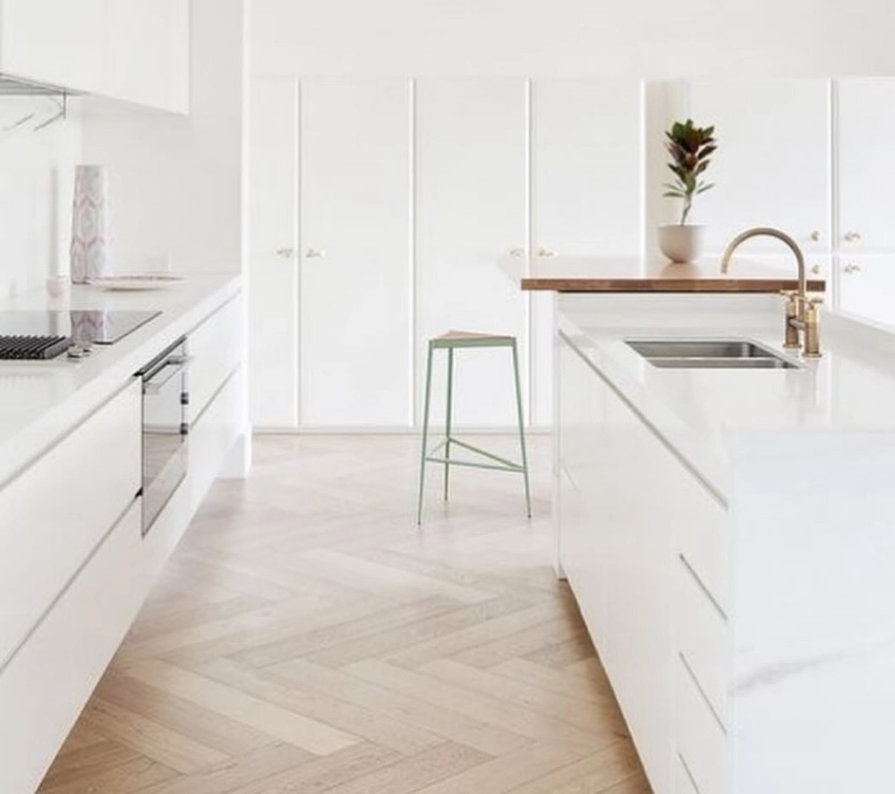 Loại gạch lát bếp chống trơn bề mặt nhám nhẹ dành cho khu vực bồn rửa