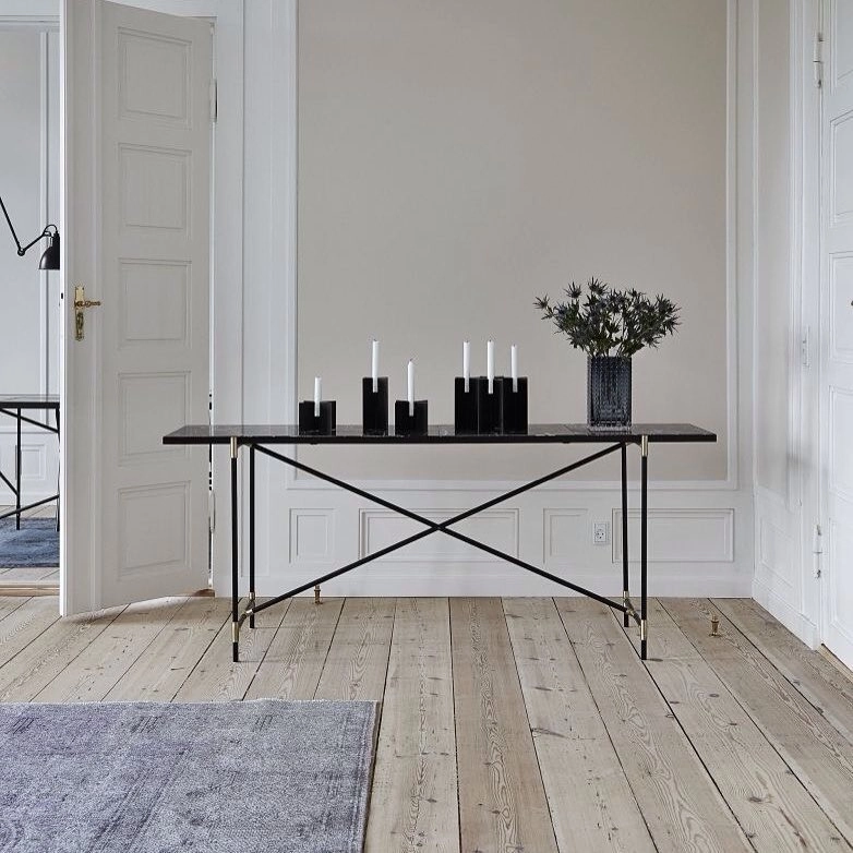 Hướng dẫn cách vệ sinh sàn gỗ phòng ngủ giúp bề mặt luôn sáng bóng