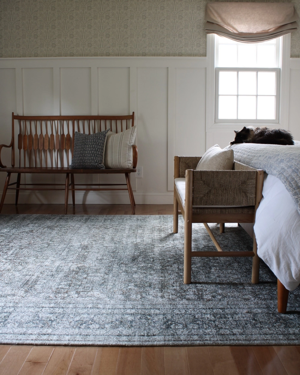 Không gian rộng rãi với thảm phòng ngủ khổ lớn trải toàn sàn