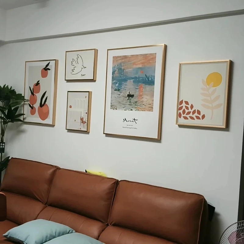 Hoàn thiện bộ sofa với tranh treo phòng khách treo sau sofa