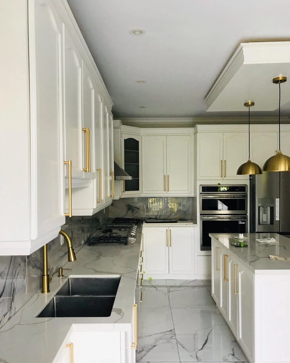 Không gian bếp thoáng đãng với tủ bếp đẹp cho nhà nhỏ