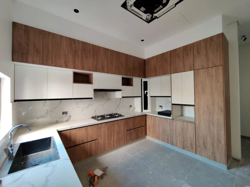 Hệ tủ bếp mdf phủ acrylic bóng gương sang trọng