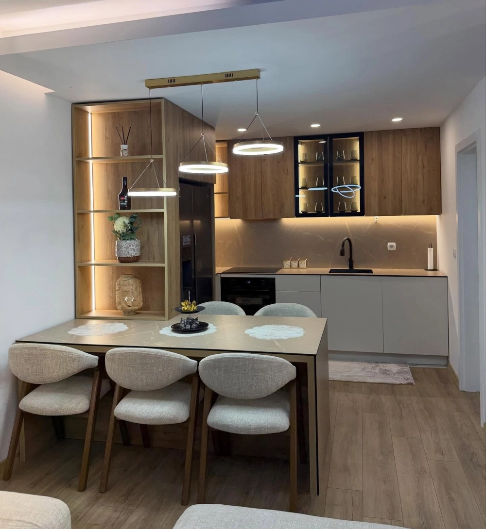 Tủ bếp gỗ công nghiệp kết hợp phụ kiện thông minh