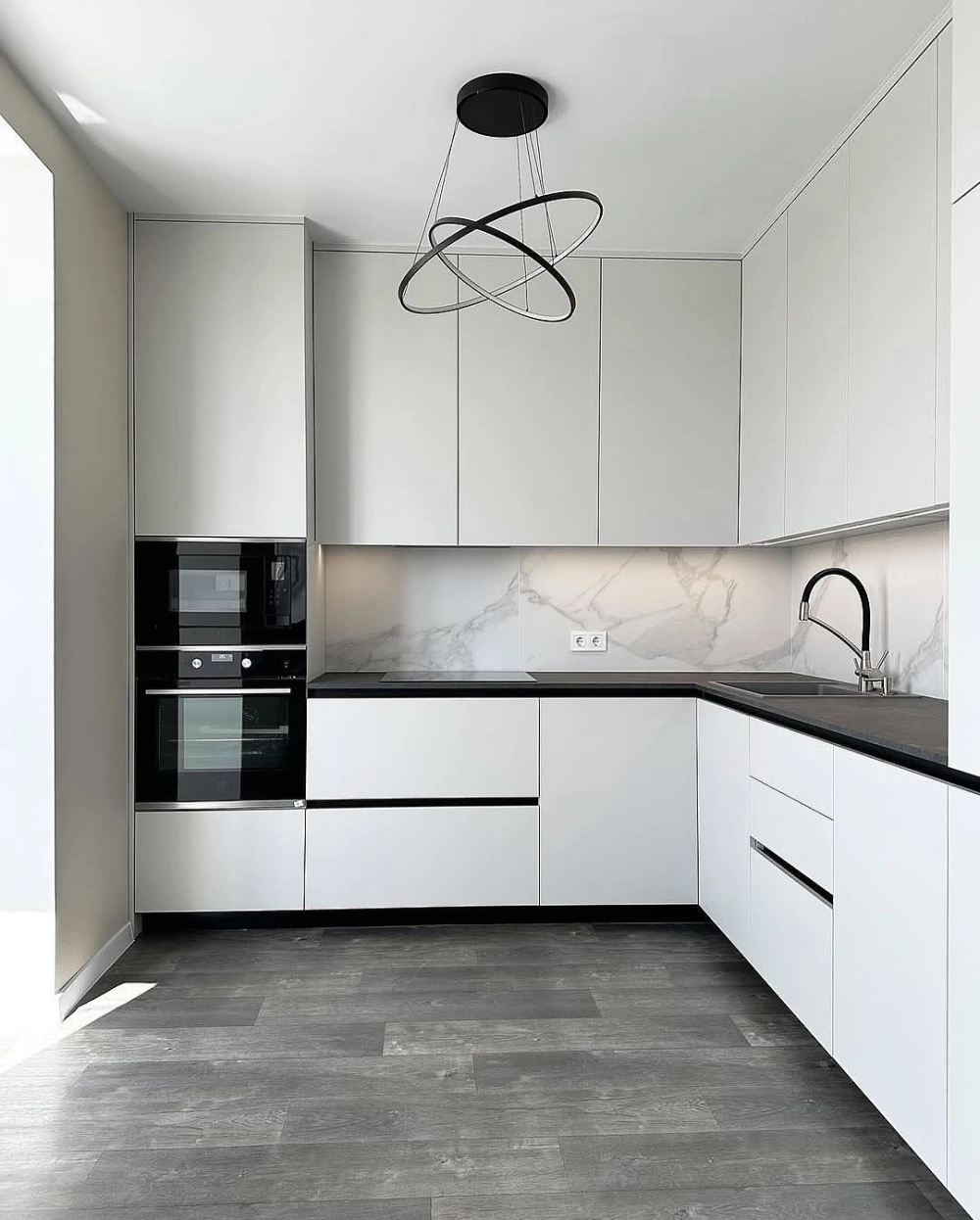 Hệ tủ kho cánh rút thông minh tiện dụng khi lấy đồ