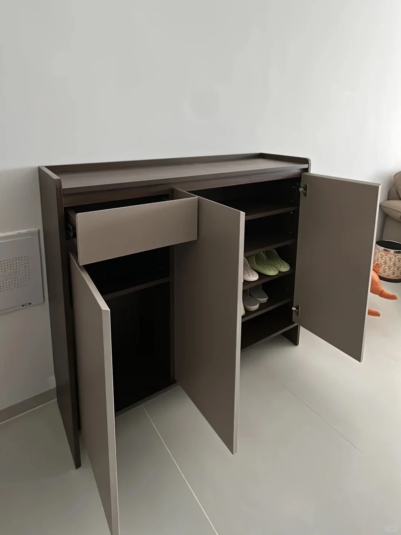 Gọn gàng và tiện lợi nhờ tủ giày âm tường