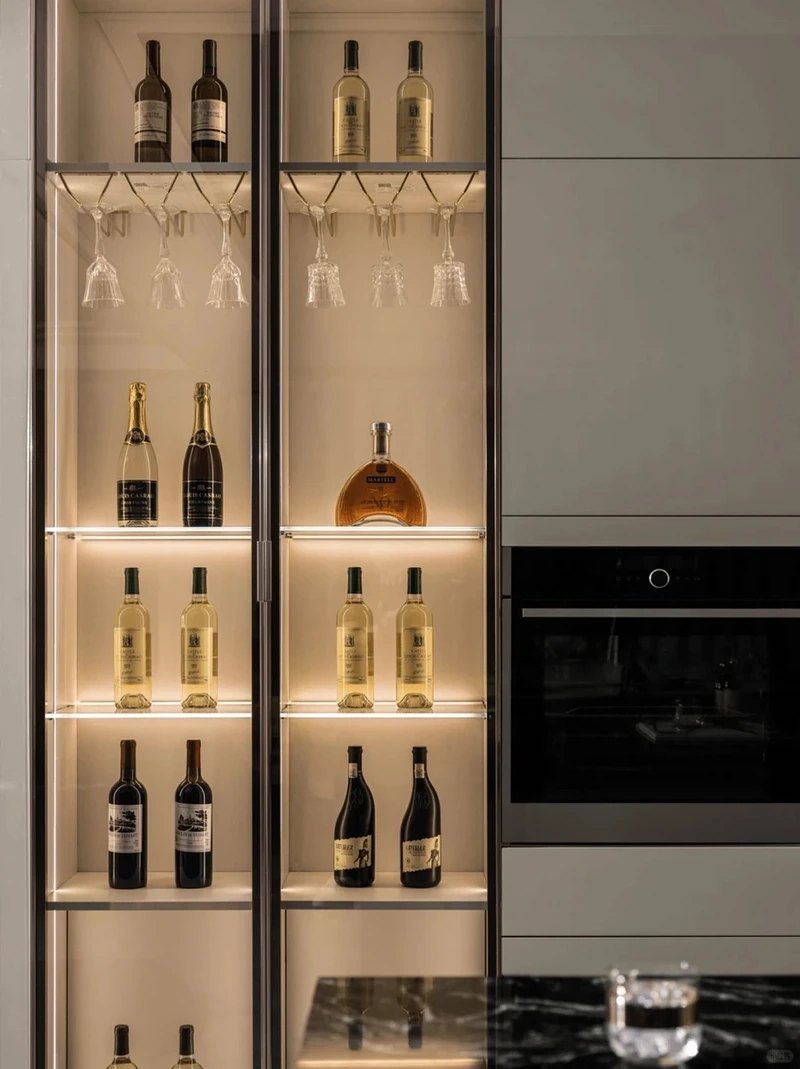 Tinh tế và sang trọng cùng tủ rượu tân cổ điển