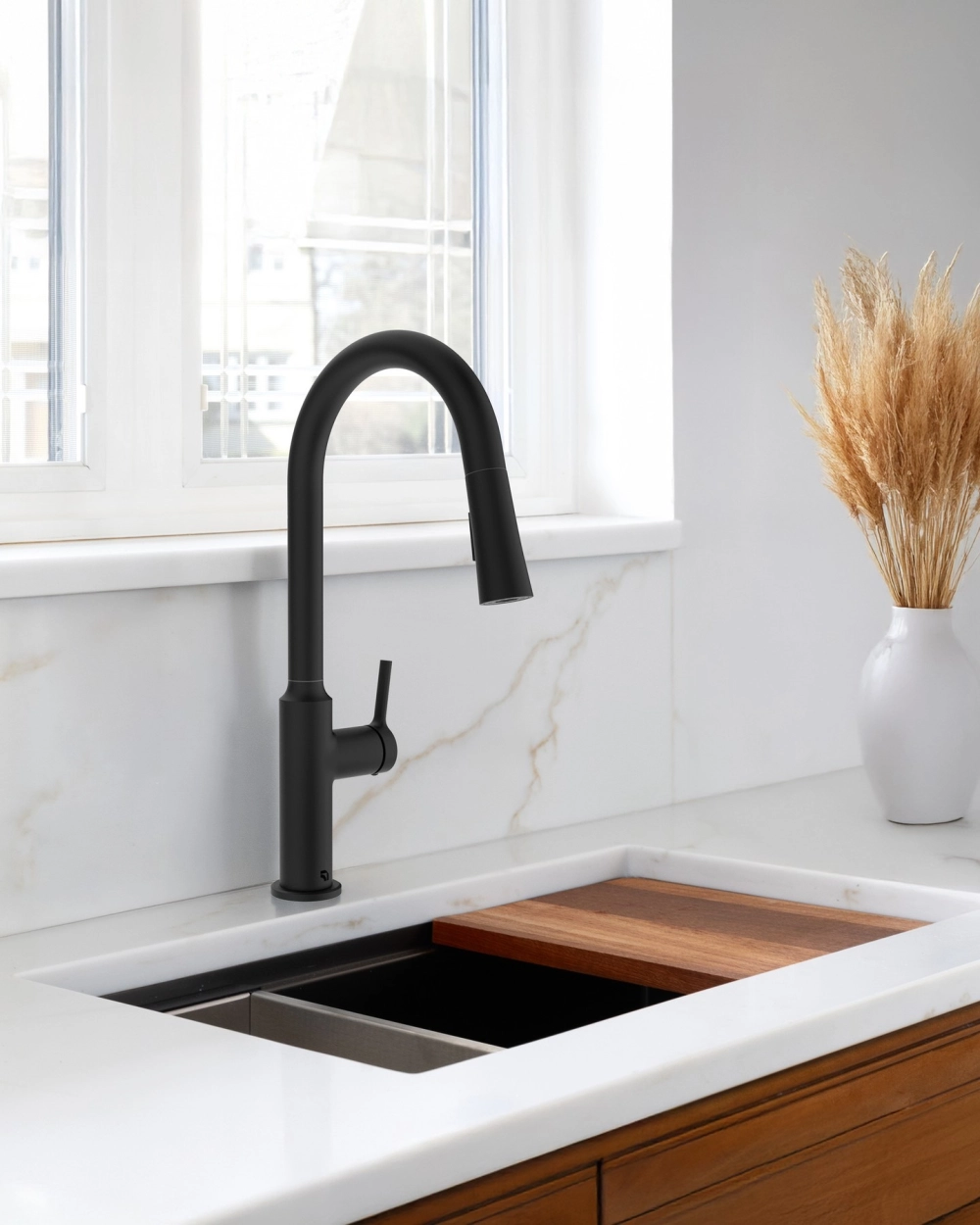 Vòi rửa bát dây rút màu vàng đồng quý phái