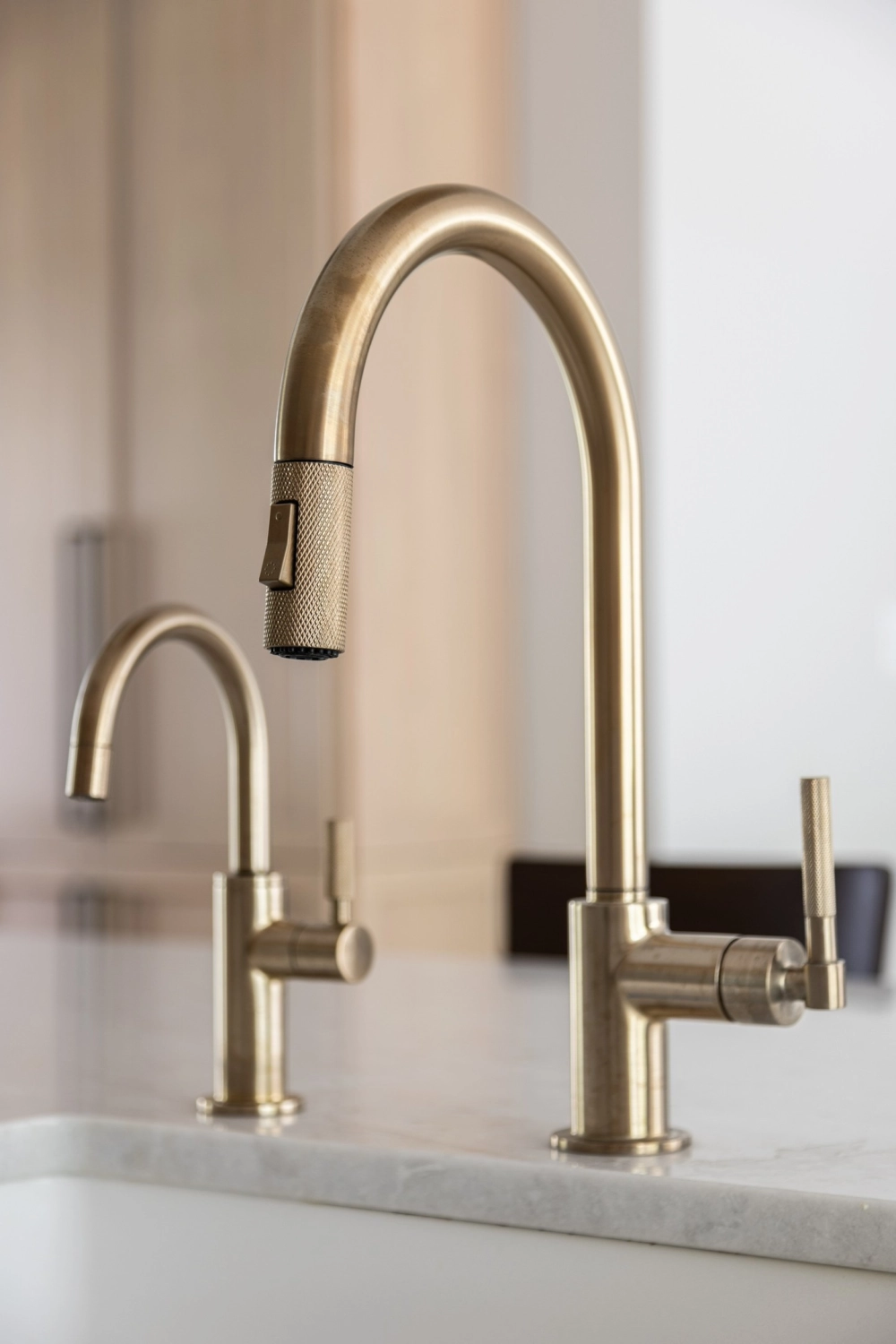 Thiết kế vòi rửa bát nóng lạnh inox 304 bền bỉ