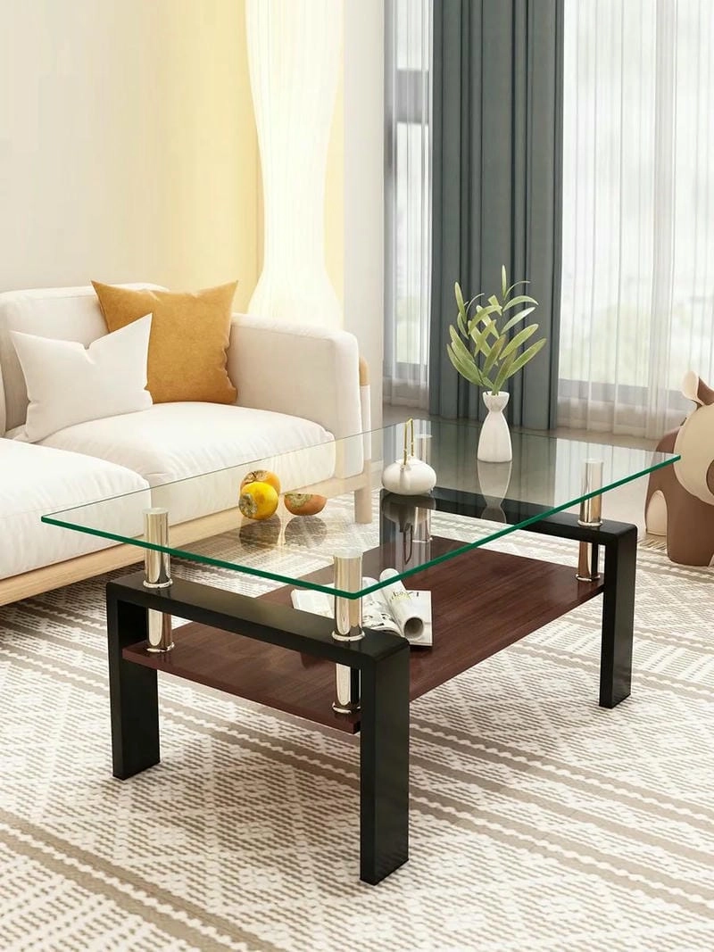 Bàn trà mặt kính tạo điểm nhấn sáng cho phòng khách