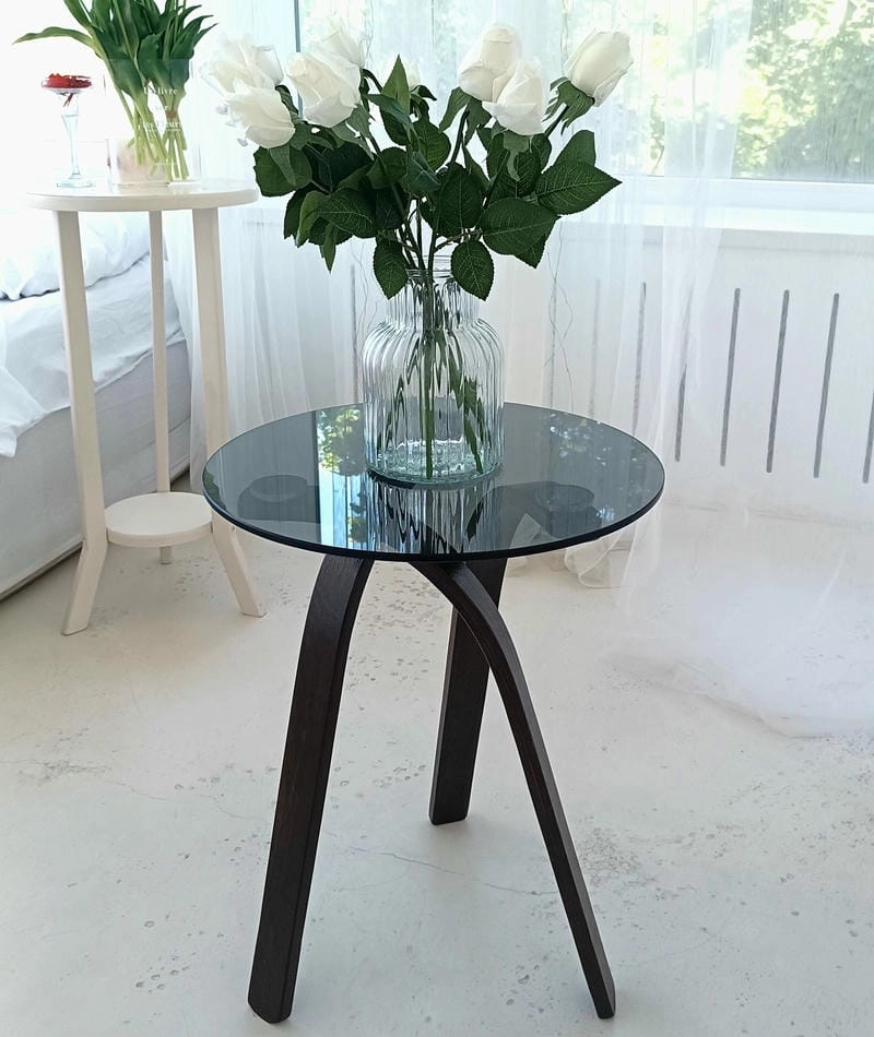 Bàn trà mặt kính được ưa chuộng nhờ tính thẩm mỹ