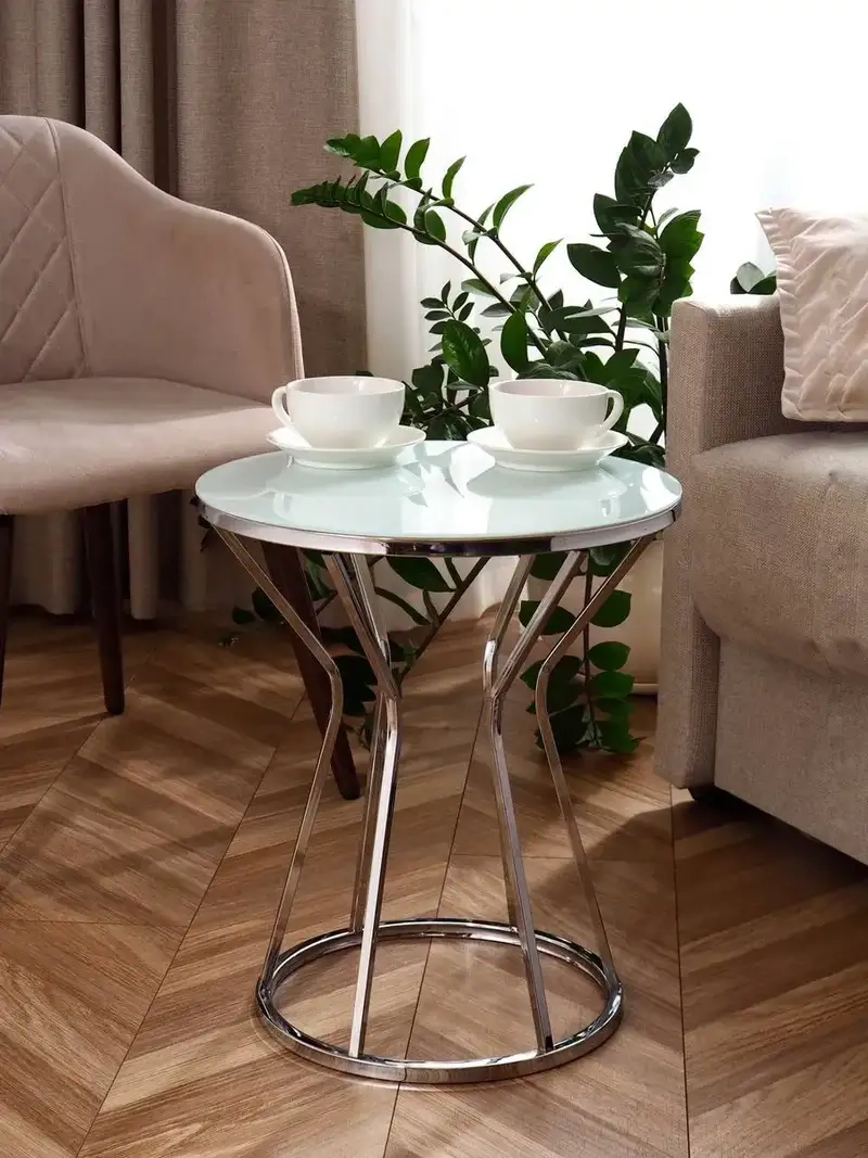 Bàn trà mặt kính dễ vệ sinh tiện lợi hằng ngày