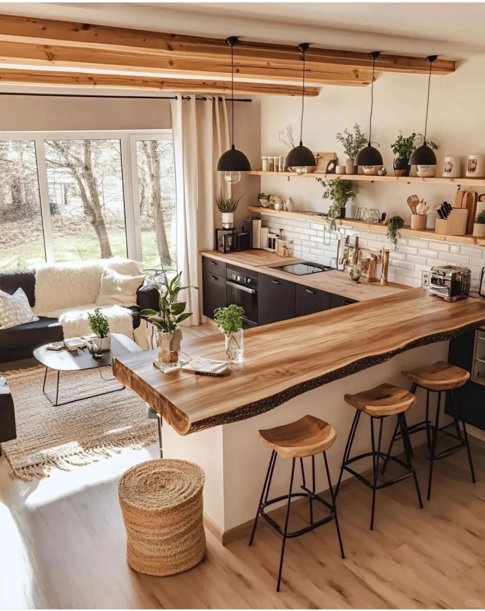 Bàn đảo bếp gỗ óc chó với đường vân cuộn sóng sang trọng