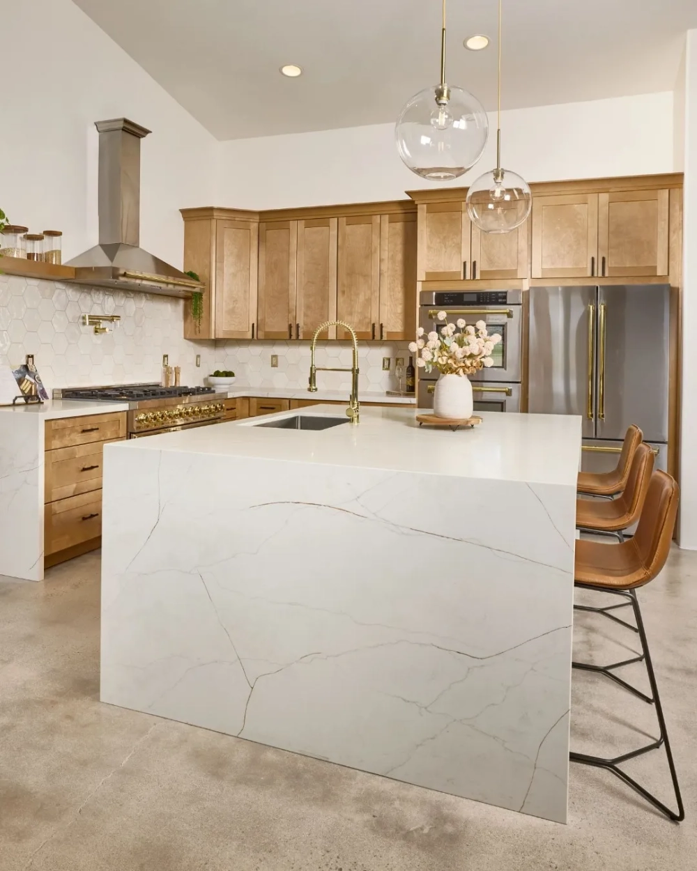 Đá thạch anh ốp bếp màu đen kim sa huyền bí