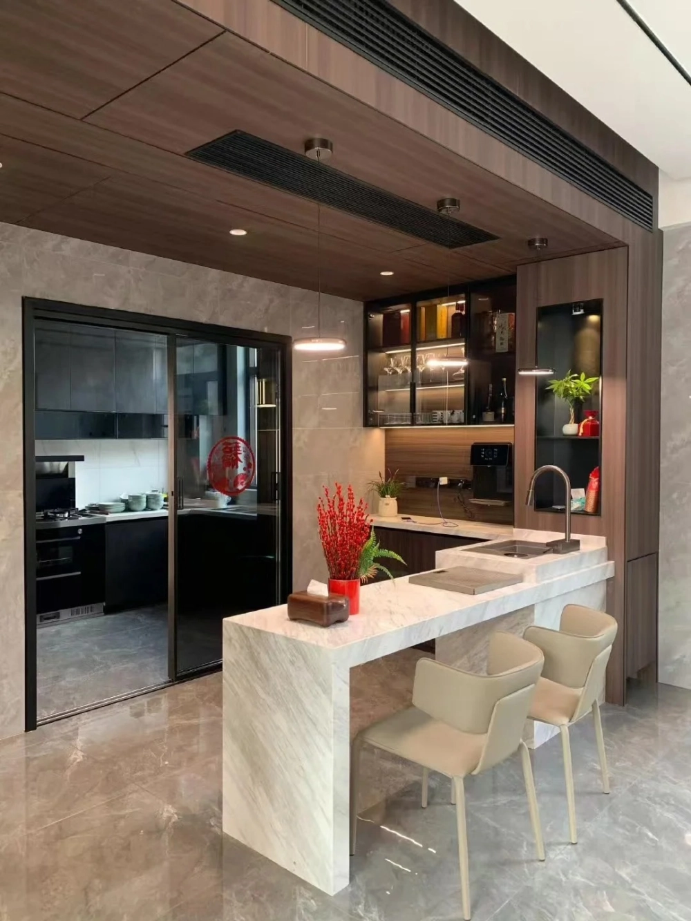 Mẫu bàn đảo bếp kết hợp quầy bar vân đá tự nhiên